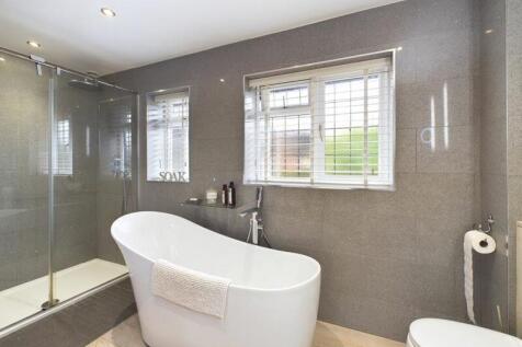 En-suite bathroom 