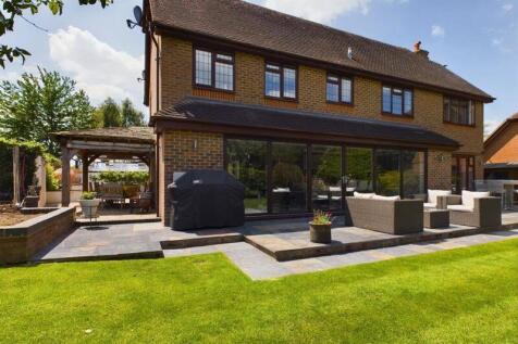 Patio &amp; covered dining 