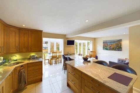 Kitchen/family room towards conservatory