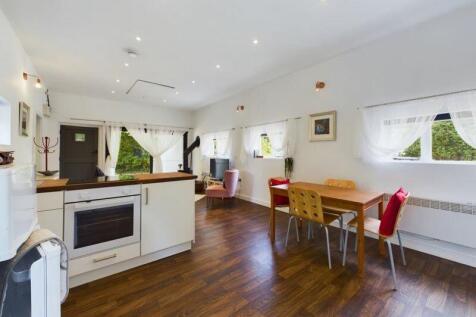 Oast kitchen dining area