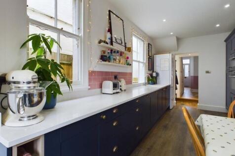 Kitchen other way 