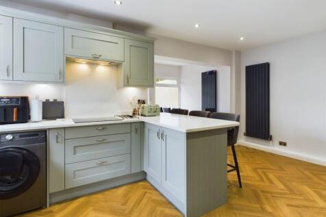 Kitchen other way 
