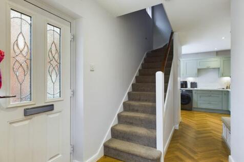 Hall to kitchen 