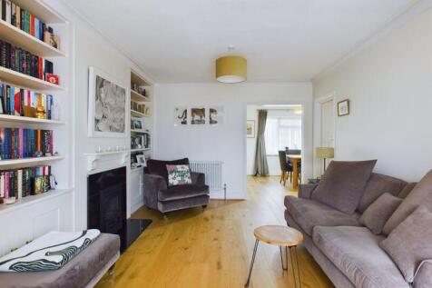 Sitting room towards Dinng room 