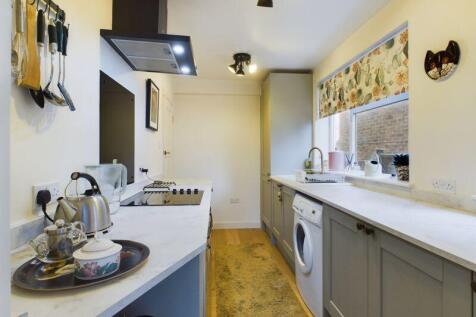 Kitchen other way 