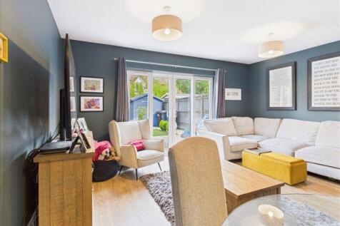 Living room towards seating 