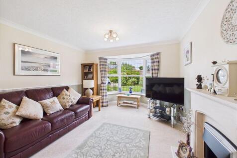 Sitting room with bay window