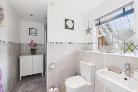 En-suite to Master Bedroom 