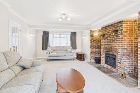 Sitting room other way 