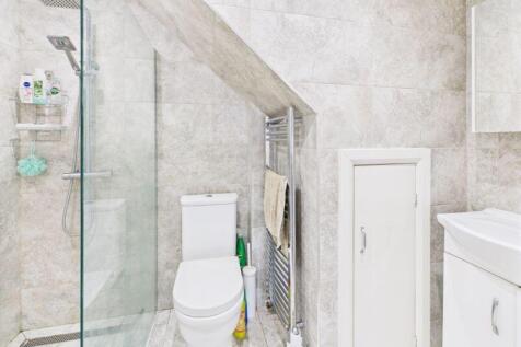 En-suite shower 