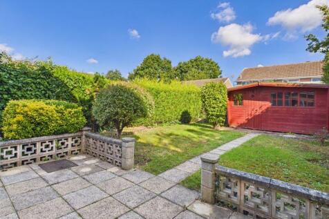 Rear garden with summerhouse