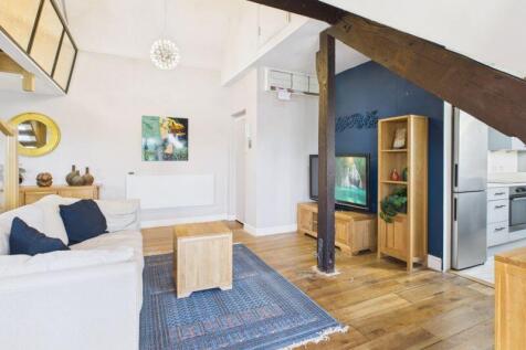Living room &amp; kitchen off