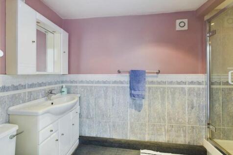 Pink shower room