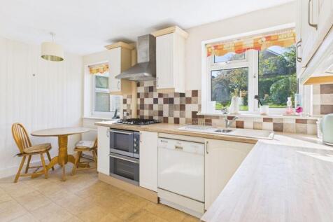 Kitchen &amp; breakfast area 
