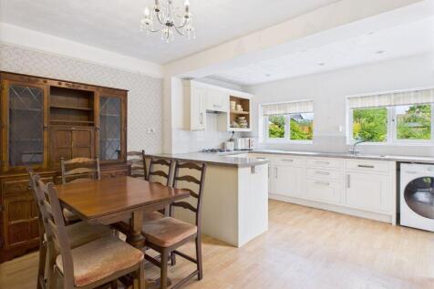 Kitchen / Dining