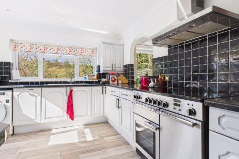 Kitchen with open hatch to dining area 