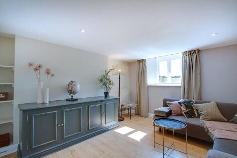 Play/TV room