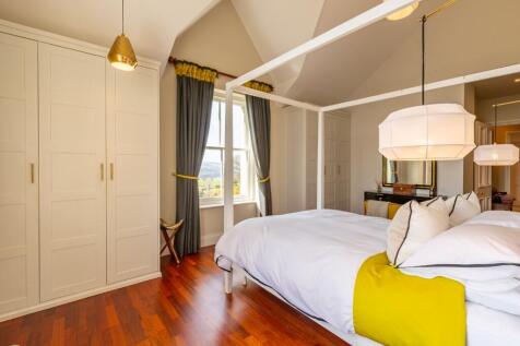 Principal bedroom
