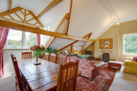 Sitting/dining room
