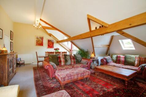 Sitting/dining room