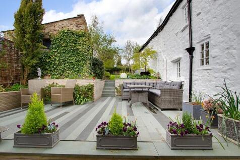 Seating terrace