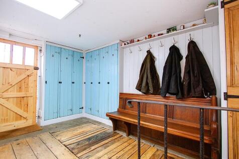 Hall/boot room 