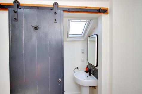 En suite cloakroom