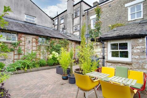 Courtyard garden