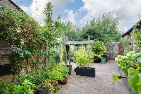 Courtyard garden
