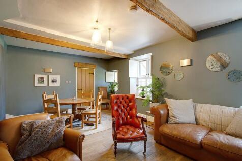 Sitting/dining room