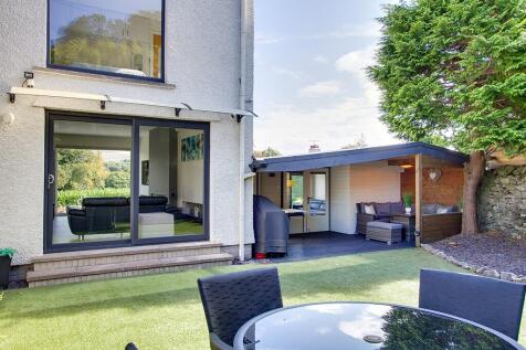 Outdoor kitchen