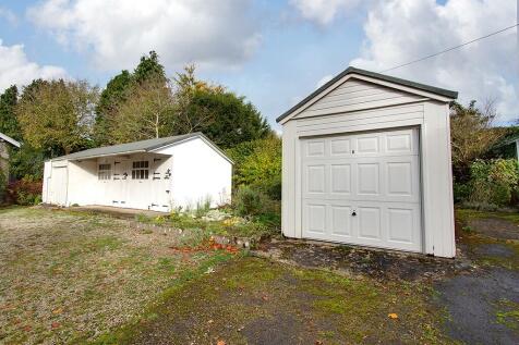 Garage &amp; loose boxes