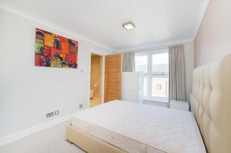 Primary bedroom, wit