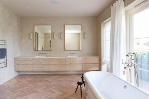 Principal bathroom