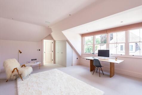 Guest bedroom