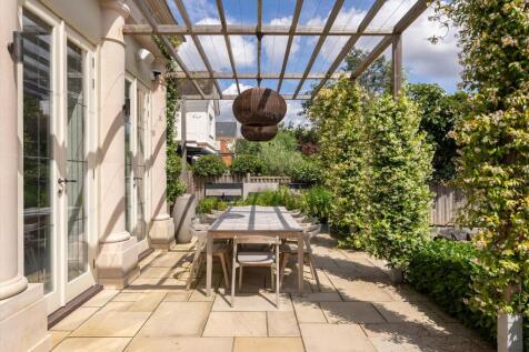 Al-fresco dining