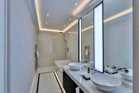 Family bathroom in g