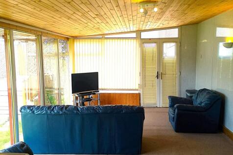 32 Myrtle Road Summer House.jpg