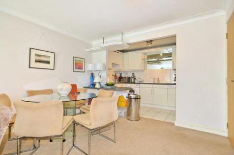 Dining/kitchen