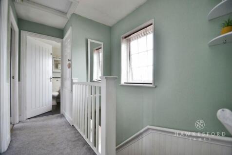 Taillour Close, Sittingbourne -  Entrance hall