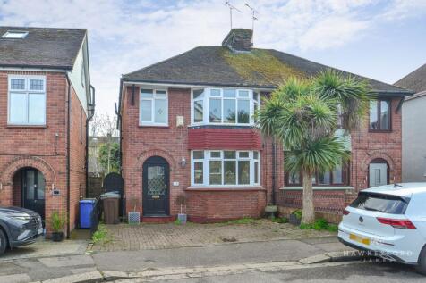 Springfield Road, Sittingbourne - Front