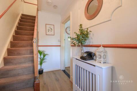 Springfield Road, Sittingbourne - Entrance hall