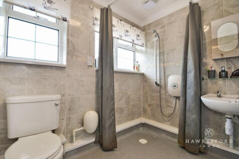 Staple Close, Sittingbourne - Shower room