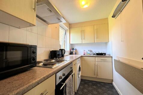 Whimbrel Close, Sittingbourne - Kitchen