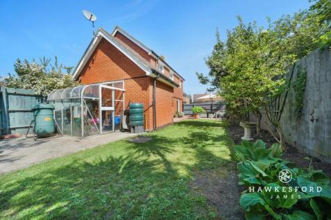 Barnfields Court, Sittingbourne - Garden