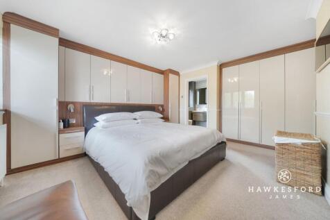 The Meadows, Sittingbourne - Bedroom 1