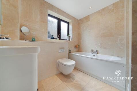 The Meadows, Sittingbourne - Family bathroom