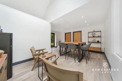 The Meadows, Sittingbourne - Annexe reception room