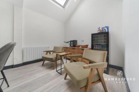 The Meadows, Sittingbourne - Annexe reception room