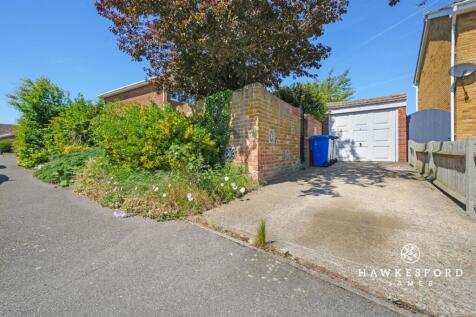 Collingwood Walk, Sittingbourne - Garage &amp; driveway